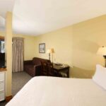 207 Hayes (web) 4627